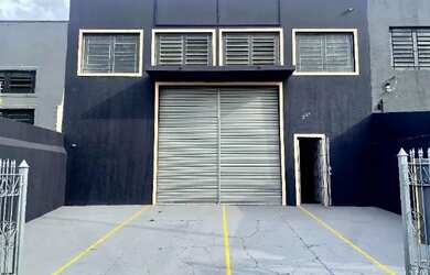 Imagem: O depósito possui 4 Vagas na garagem, 280m² de Área, Imóvel