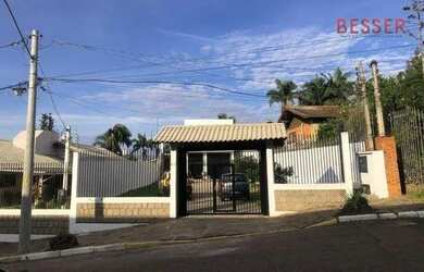 Imagem: A casa possui 3 Dormitórios, 3 Banheiros, 240m² de Área e