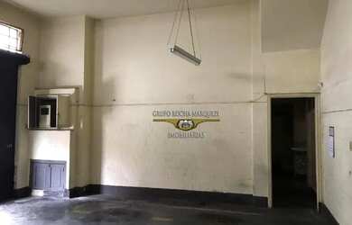 Imagem: O depósito possui 2 Vagas na garagem e 170m² de Área e está