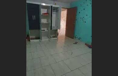 Imagem: A casa possui 2 Dormitórios, 1 Banheiro, 1 Vaga na garagem