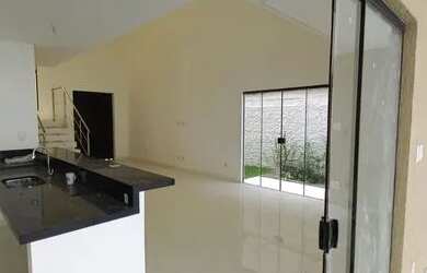 Imagem: A casa em condomínio possui 3 Dormitórios, 1 Banheiro, 2 Vagas