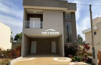 Imagem: A casa em condomínio possui 3 Dormitórios, 3 Banheiros, 4