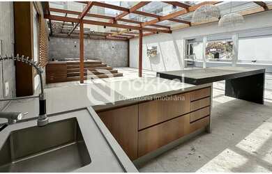 Imagem: O apartamento na cobertura possui 3 Dormitórios, 5 Banheiros