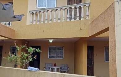 Imagem: A casa possui 3 Dormitórios, 1 Banheiro, 1 Vaga na garagem