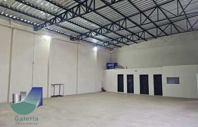 Imagem: O depósito possui 3 Vagas na garagem e 270m² de Área e está