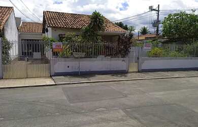 Imagem: A casa possui 2 Dormitórios, 2 Banheiros, 4 Vagas na garagem