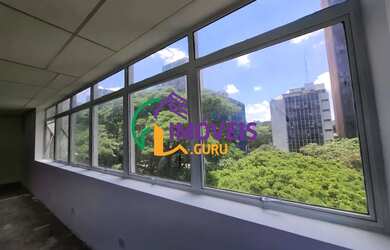 Imagem: O depósito possui 4 Vagas na garagem e 180m² de Área e está