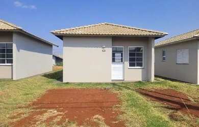 Imagem: A casa possui 2 Dormitórios, 1 Banheiro, 1 Vaga na garagem