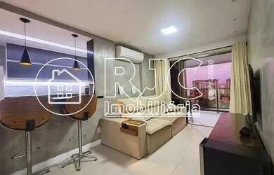 Imagem: O apartamento possui 3 Dormitórios, 3 Banheiros, 2 Vagas na