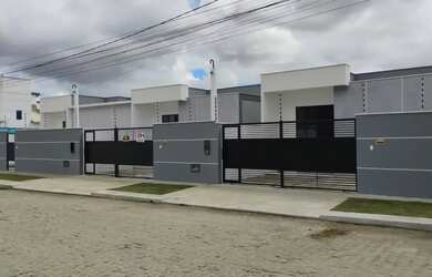 Imagem: A casa possui 2 Dormitórios, 2 Banheiros, 2 Vagas na garagem