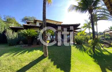 Imagem: A casa em condomínio possui 5 Dormitórios, 5 Banheiros, 2