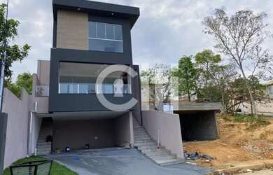 Imagem: A casa em condomínio possui 3 Dormitórios, 1 Banheiro, 2 Vagas