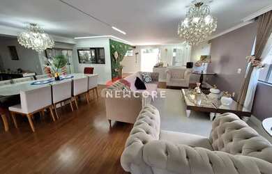 Imagem: A casa em condomínio possui 5 Dormitórios, 3 Banheiros, 4