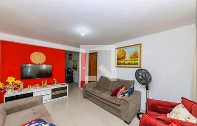 Imagem: A casa possui 5 Dormitórios, 2 Banheiros, 5 Vagas na garagem