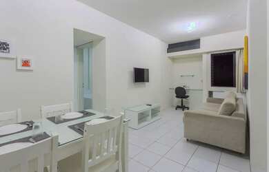 Imagem: O apartamento possui 2 Dormitórios, 1 Banheiro, 1 Vaga na garagem