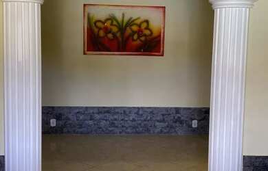 Imagem 8: Casa colonial. Piscina, Churrasqueira, Varandae2 Vagas na garagem