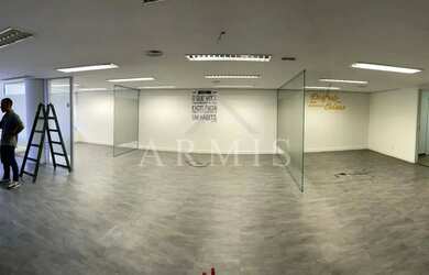 Imagem: O depósito possui 513m² de Área e está localizado em Centro