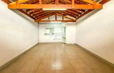 Imagem: A casa possui 2 Dormitórios, 2 Banheiros, 2 Vagas na garagem