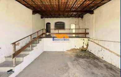 Imagem: A casa possui 4 Dormitórios, 2 Banheiros, 2 Vagas na garagem