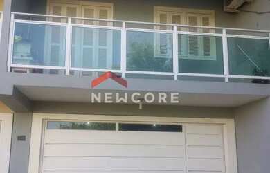 Imagem: A casa possui 2 Dormitórios, 1 Banheiro, 2 Vagas na garagem