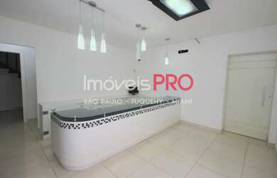 Imagem: O depósito possui 5 Vagas na garagem, 450m² de Área e está