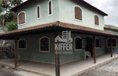 Imagem: A casa possui 4 Dormitórios, 3 Banheiros, 5 Vagas na garagem