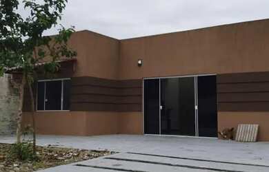 Imagem: A casa possui 1 Dormitório, 1 Banheiro, 2 Vagas na garagem