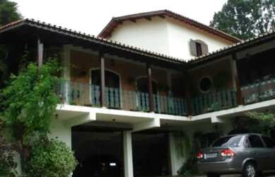 Imagem: A casa em condomínio possui 5 Dormitórios, 4 Banheiros, 3