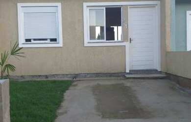 Imagem: A casa possui 1 Dormitório, 1 Banheiro e 1 Vaga na garagem