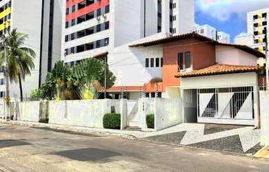 Imagem: A casa possui 4 Dormitórios, 5 Banheiros, 5 Vagas na garagem