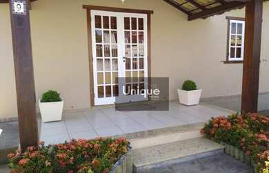 Imagem: A casa possui 4 Dormitórios, 2 Banheiros, 2 Vagas na garagem