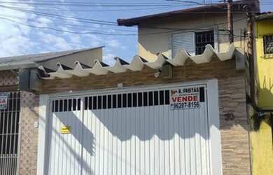 Imagem: A casa possui 3 Dormitórios, 2 Banheiros, 2 Vagas na garagem