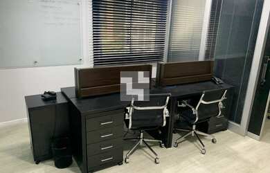 Imagem: O depósito possui 2 Vagas na garagem e 72m² de Área e está