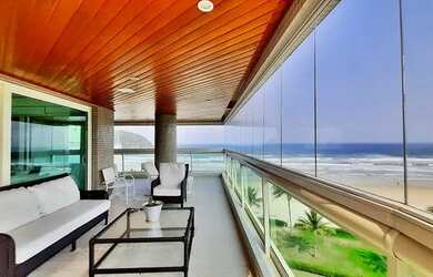 Imagem: O apartamento possui 4 Dormitórios, 1 Banheiro, 5 Vagas na