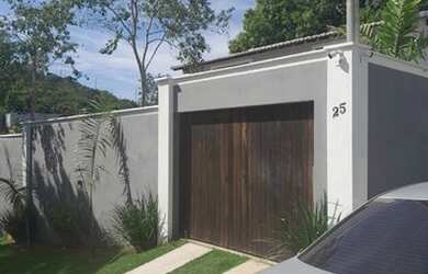 Imagem: A casa à venda possui 2 Dormitórios, 2 Banheiros, 1 Vaga na