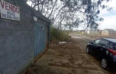 Imagem: A casa possui 1 Dormitório, 1 Banheiro, 4 Vagas na garagem