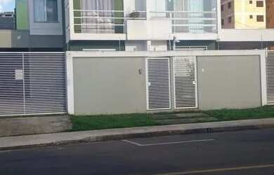 Imagem: A casa possui 2 Dormitórios, 1 Banheiro, 2 Vagas na garagem