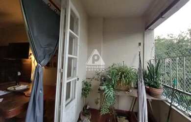 Imagem: O apartamento possui 3 Dormitórios, 3 Banheiros e 168m² de