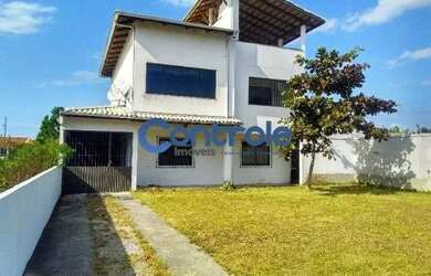 Imagem: A casa possui 4 Dormitórios, 4 Banheiros, 3 Vagas na garagem