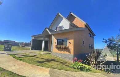 Imagem: A casa em condomínio possui 4 Dormitórios, 5 Banheiros, 4