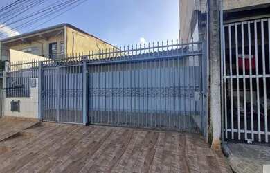 Imagem: A casa possui 2 Dormitórios, 1 Banheiro, 1 Vaga na garagem