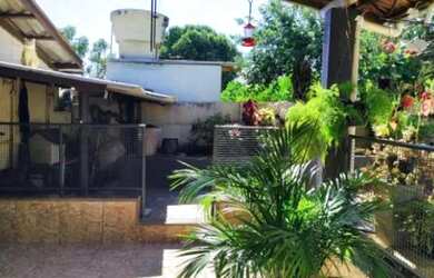 Imagem: A casa possui 3 Dormitórios, 1 Banheiro, 1 Vaga na garagem