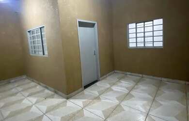 Imagem: A casa possui 2 Dormitórios, 1 Banheiro, 1 Vaga na garagem