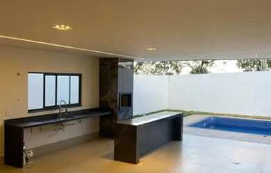 Imagem: A casa em condomínio possui 4 Dormitórios, 5 Banheiros, 3