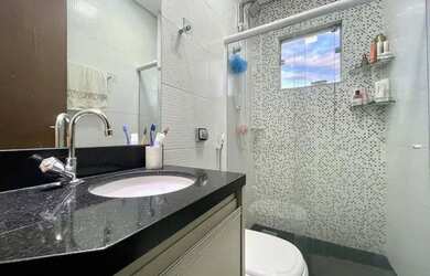 Imagem: O apartamento possui 2 Dormitórios, 1 Banheiro, 1 Vaga na garagem