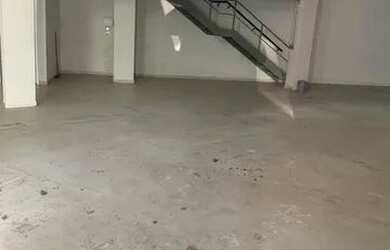 Imagem: O depósito possui 5 Vagas na garagem, 274m² de Área e está