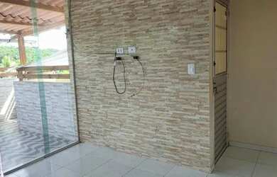 Imagem: A casa possui 2 Dormitórios, 1 Banheiro e está localizado