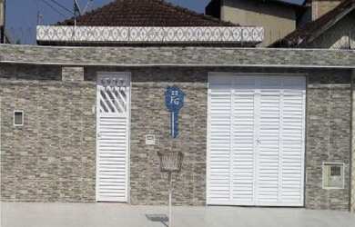 Imagem: A casa possui 3 Dormitórios, 2 Banheiros, 2 Vagas na garagem