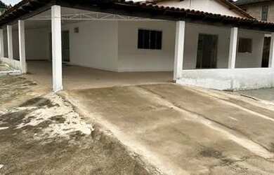 Imagem: A casa possui 5 Dormitórios, 3 Banheiros, 5 Vagas na garagem