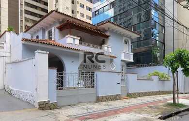 Imagem: A casa possui 5 Dormitórios, 4 Banheiros, 3 Vagas na garagem